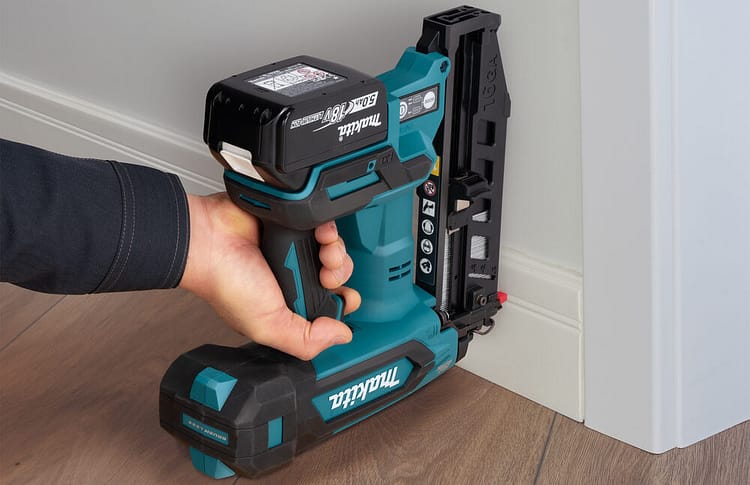 Makita DBN601 nailer